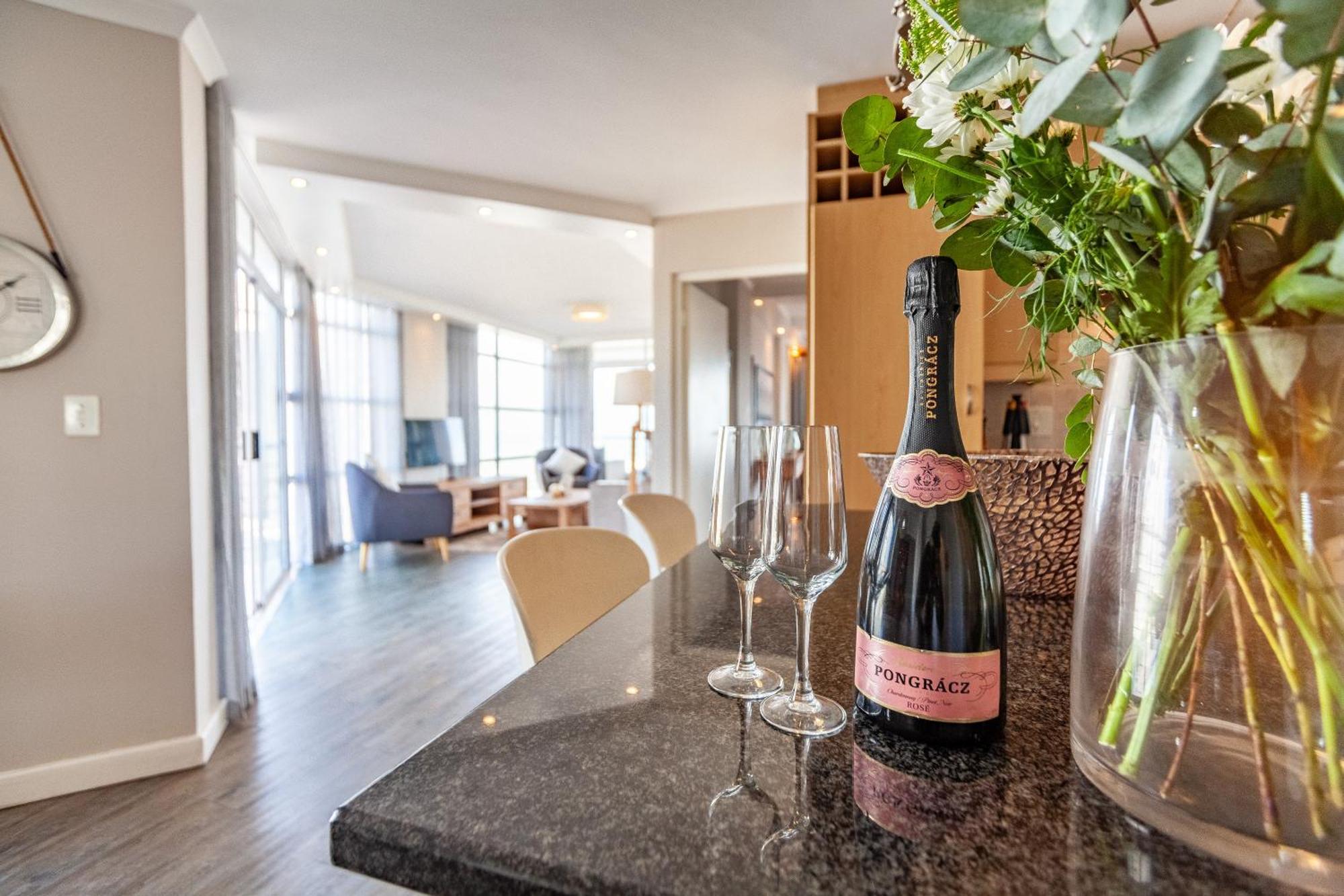 Luxury Ocean View Beachfront 2 Bed Apartment -206 The Waves, Blouberg, Cape Town Bloubergstrand Εξωτερικό φωτογραφία